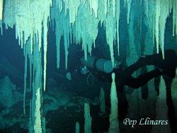 Exploring the cave of the Crocodriles. by Pep Llinares 